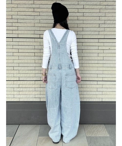 GAP(ギャップ)の「ウルトラソフトデニム ホースシュー オーバーオール ストライプ(サロペット/オーバーオール・レディース・ホワイト×ネイビー・XS/S/M/L/XXS)」の10枚目の写真