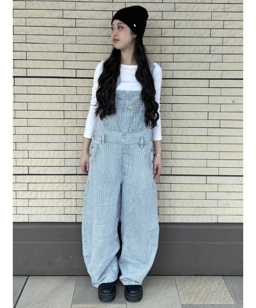 GAP(ギャップ)の「ウルトラソフトデニム ホースシュー オーバーオール ストライプ(サロペット/オーバーオール・レディース・ホワイト×ネイビー・XS/S/M/L/XXS)」の9枚目の写真