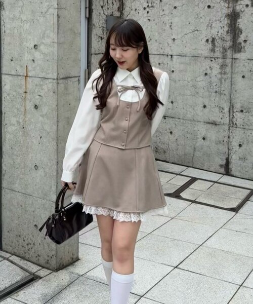 continuer de NICE CLAUP（コンティニューデナイスクラップ）の「1枚で完成する優等生スタイル、セットアップ対応可能。ドッキングリボンブラウス（シャツ/ブラウス・レディース・ネイビー/ベージュ/チャコールグレー・FREE）」の21枚目の写真