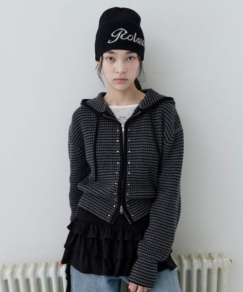 ROLAROLA(ロラロラ)の「STUD KNIT HOODED ZIP-UP GRAY(パーカー・レディース・グレー・FREE)」の2枚目の写真