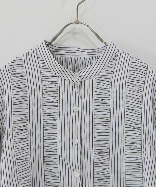 J by blue(ジェイバイブルー)の「フロントシャーリングストライプシャツ(シャツ/ブラウス・レディース・ホワイト/ネイビー・MEDIUM)」の20枚目の写真