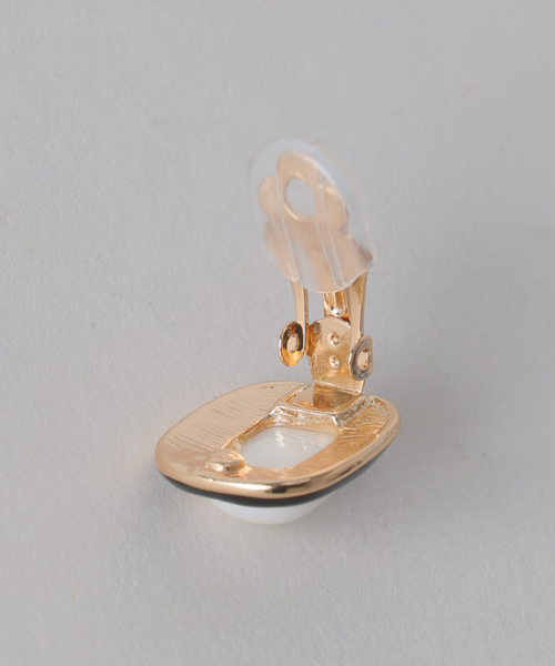 VERMEIL par iena(ヴェルメイユパーイエナ)の「MICHAEL NASH JEWELRY マイケルナッシュジュエリー エナメルパールイヤリング(イヤリング・レディース・ホワイト/ブラック・FREE)」の6枚目の写真