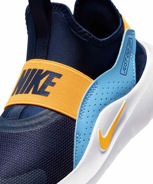 NIKE（ナイキ）の「ナイキ フレックス ランナー 4 リトルキッズシューズ / Nike Flex Runner 4 Little Kids' Shoes IF2894-403 Midnight Navy（スニーカー・キッズ・ネイビー・22/21.5/21/20.5/20/19.5/19/18.5/18/17.5/17/16.5）」の7枚目の写真