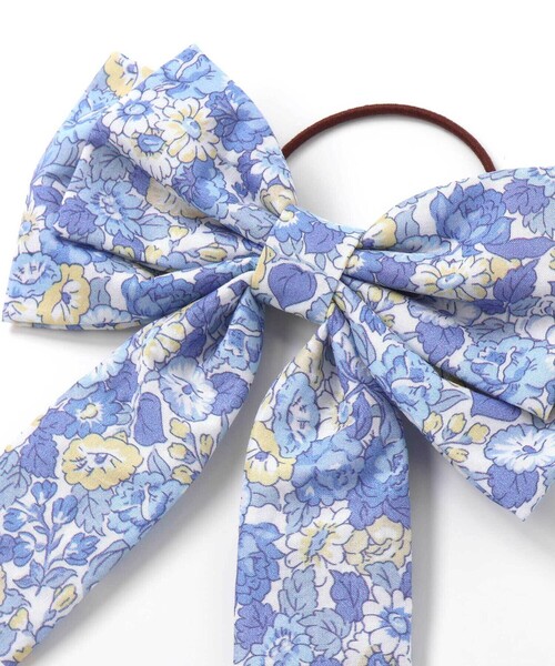 Tartine et Chocolat（タルティーヌエショコラ）の「【日本製】【お揃い】リバティ(leontyne dream)プリントタナローンリボン型ヘアゴム（ヘアゴム・キッズ・ブルー系その他/パープル系その他・FREE）」の4枚目の写真
