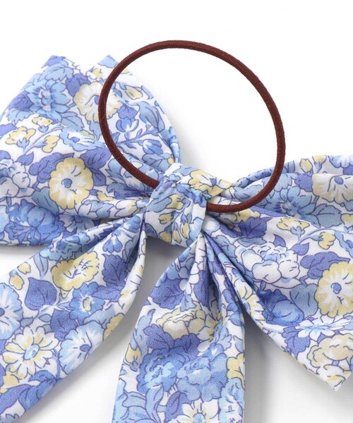 Tartine et Chocolat（タルティーヌエショコラ）の「【日本製】【お揃い】リバティ(leontyne dream)プリントタナローンリボン型ヘアゴム（ヘアゴム・キッズ・ブルー系その他/パープル系その他・FREE）」の5枚目の写真