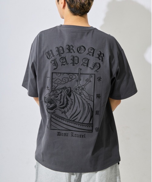 ムラサキスポーツ(ムラサキスポーツ)の「【ムラサキスポーツ限定】DEAR LAUREL/ディアローレル 半袖 Tシャツ ロゴ 和柄 刺繍 DL26S-2105(Tシャツ/カットソー・メンズ・ホワイト/ブラック/チャコールグレー・M/L)」の3枚目の写真