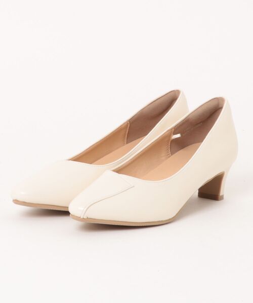 a.v.v（アーヴェヴェ）の「a.v.v / 切替デザイン 美脚パンプス（パンプス・レディース・ピンク/アイボリー/ブラック/ブルー・22.5cm/23.0cm/23.5cm/24.0cm/24.5cm）」の2枚目の写真