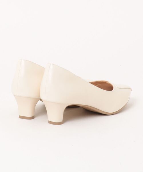 a.v.v（アーヴェヴェ）の「a.v.v / 切替デザイン 美脚パンプス（パンプス・レディース・ピンク/アイボリー/ブラック/ブルー・22.5cm/23.0cm/23.5cm/24.0cm/24.5cm）」の6枚目の写真