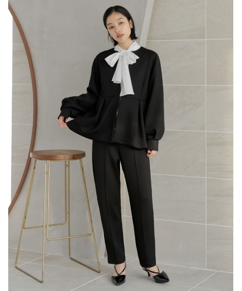 Re:EDIT（リエディ）の「[3点セット][イージーケア][パンツのサイズが選べる][低身長/高身長サイズ有]リボンブラウス付きダンボールパンツセットアップ（セットアップ・レディース・ブラック/ブルー・B/A/G/E/H/F/D/C）」の4枚目の写真