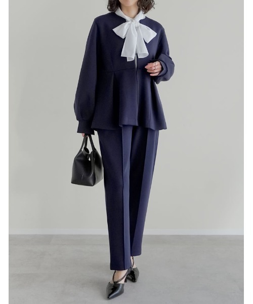 Re:EDIT（リエディ）の「[3点セット][イージーケア][パンツのサイズが選べる][低身長/高身長サイズ有]リボンブラウス付きダンボールパンツセットアップ（セットアップ・レディース・ブラック/ブルー・B/A/G/E/H/F/D/C）」の13枚目の写真