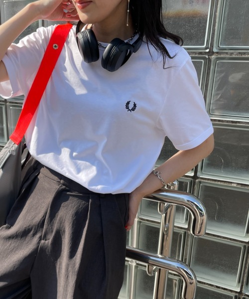 FRED PERRY（フレッドペリー）の「【WEB先行予約】[FRED PERRY/フレッドペリー] ワンポイントロゴ刺繍 ショートスリーブリンガーTシャツ M3519（Tシャツ/カットソー・レディース・モスグリーン/ダークグリーン/ワイン/グレー/キナリ/ブラック/ネイビー/ホワイト・S/XS/L/M/XL）」の2枚目の写真