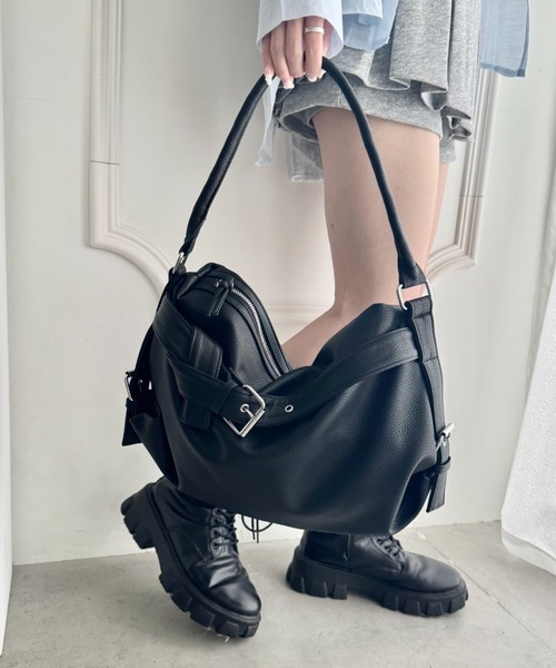 Loueme(ルエム)の「2WAYベルトショルダーバッグ(ショルダーバッグ・レディース・ブラック/オフホワイト/ブラウン・FREE)」の15枚目の写真