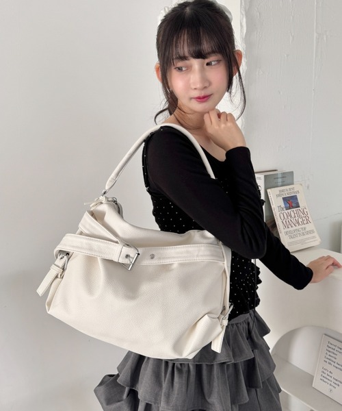 Loueme（ルエム）の「2WAYベルトショルダーバッグ（ショルダーバッグ・レディース・ブラック/オフホワイト/ブラウン・FREE）」の10枚目の写真