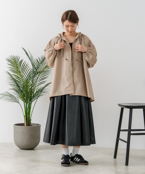 fort point(フォーポイント)の「【C-FORT POINT/フォートポイント】【ウエストドロストコードでお好みのシルエットに!】フード付きナイロンブルゾン ゆったりシルエット きれいめ カジュアル(ブルゾン・レディース・アイボリー/ブラック/ベージュ・MEDIUM)」の21枚目の写真