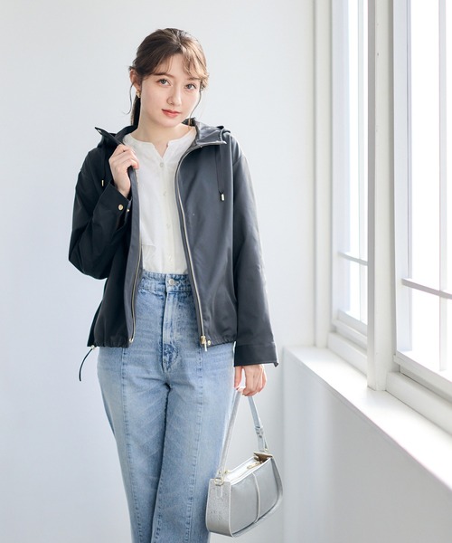 12Twelve Agenda（トゥエルブ　アジェンダ）の「撥水裾ドロストマウンテンパーカー（マウンテンパーカー・レディース・ベージュ/チャコールグレー・M）」の7枚目の写真