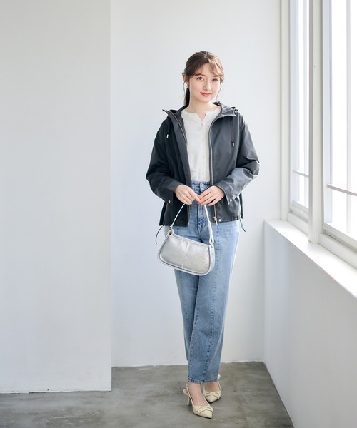 12Twelve Agenda（トゥエルブ　アジェンダ）の「撥水裾ドロストマウンテンパーカー（マウンテンパーカー・レディース・ベージュ/チャコールグレー・M）」の11枚目の写真