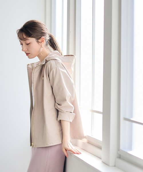 12Twelve Agenda（トゥエルブ　アジェンダ）の「撥水裾ドロストマウンテンパーカー（マウンテンパーカー・レディース・ベージュ/チャコールグレー・M）」の14枚目の写真