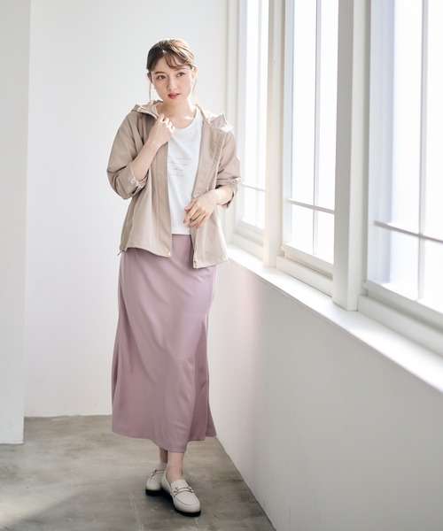 12Twelve Agenda（トゥエルブ　アジェンダ）の「撥水裾ドロストマウンテンパーカー（マウンテンパーカー・レディース・ベージュ/チャコールグレー・M）」の17枚目の写真