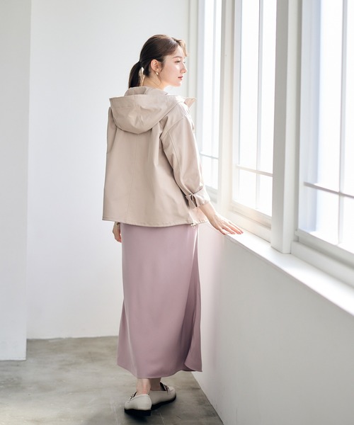 12Twelve Agenda（トゥエルブ　アジェンダ）の「撥水裾ドロストマウンテンパーカー（マウンテンパーカー・レディース・ベージュ/チャコールグレー・M）」の19枚目の写真