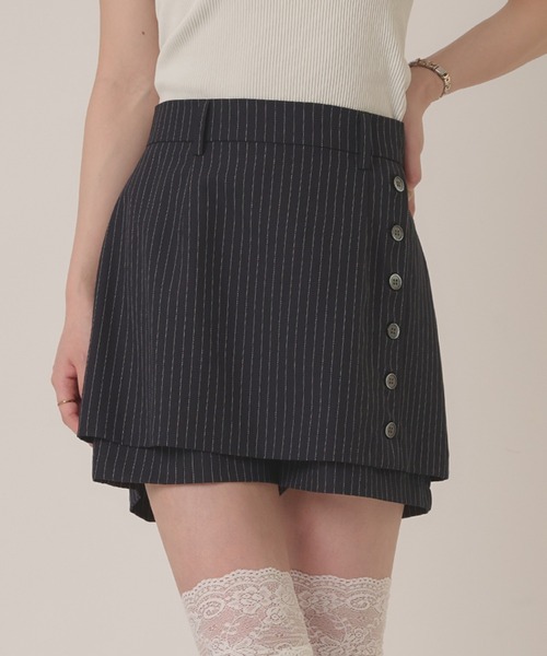 hazyl(ヘイジル)の「button design skort/ボタンデザインスカパン(スカート・レディース・グレー/ネイビー・MEDIUM/SMALL)」の2枚目の写真