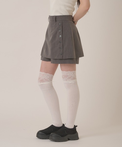 hazyl(ヘイジル)の「button design skort/ボタンデザインスカパン(スカート・レディース・グレー/ネイビー・MEDIUM/SMALL)」の4枚目の写真
