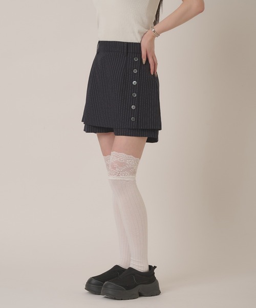 hazyl(ヘイジル)の「button design skort/ボタンデザインスカパン(スカート・レディース・グレー/ネイビー・MEDIUM/SMALL)」の13枚目の写真