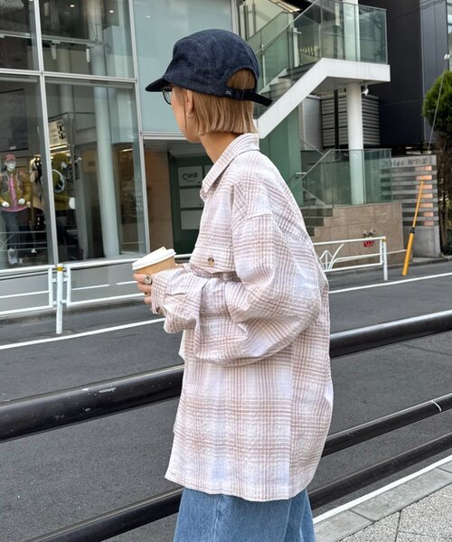 CIAOPANIC TYPY(チャオパニックティピー)の「【着心地◎】ユニセックス/シアサッカーフェードチェックシャツ(シャツ/ブラウス・メンズ・グリーン/ベージュ/グレー・MEDIUM/LARGE)」の11枚目の写真