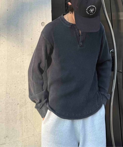 AS KNOW AS plus(アズノゥアズプラス)の「〇ワッフル ヘンリーネック 長袖Tシャツ 【UNISEX ITEM】(Tシャツ/カットソー・レディース・ブラック/ネイビー系/ブラック系・FREE)」の1枚目の写真