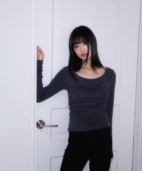 ROSEFRANTZ（ロゼフランツ）の「Drape Layered Halter Long Sleeve [Charcoal]（Tシャツ/カットソー・レディース・チャコールグレー・OS）」の2枚目の写真