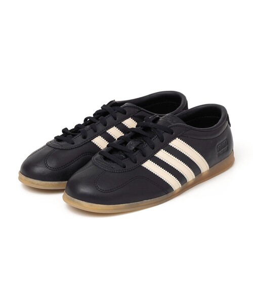adidas(アディダス)の「adidas: ガゼル ロー プロ W スニーカー(スニーカー・レディース・ホワイト/ブラック・30/35/40/45)」の1枚目の写真