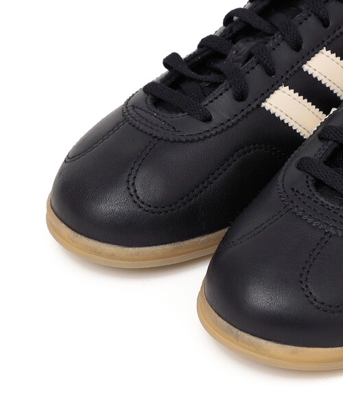 adidas(アディダス)の「adidas: ガゼル ロー プロ W スニーカー(スニーカー・レディース・ホワイト/ブラック・30/35/40/45)」の4枚目の写真