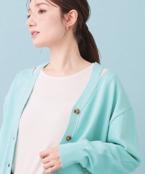 index(インデックス)の「ラメリリースリットVネックカーディガン【洗濯機OK】(カーディガン/ボレロ・レディース・ピンク系1/オフホワイト/チャコールグレー/ブルー・00)」の3枚目の写真