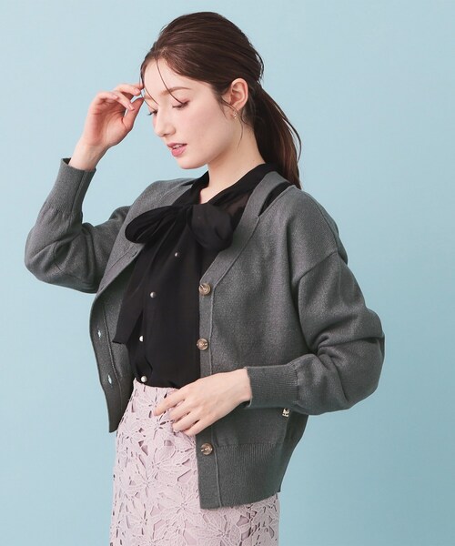 index(インデックス)の「ラメリリースリットVネックカーディガン【洗濯機OK】(カーディガン/ボレロ・レディース・ピンク系1/オフホワイト/チャコールグレー/ブルー・00)」の9枚目の写真