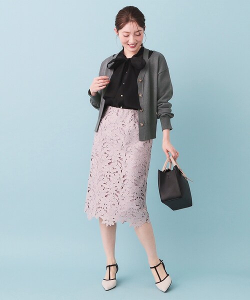 index(インデックス)の「ラメリリースリットVネックカーディガン【洗濯機OK】(カーディガン/ボレロ・レディース・ピンク系1/オフホワイト/チャコールグレー/ブルー・00)」の10枚目の写真