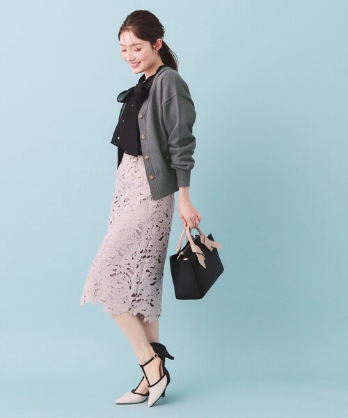 index(インデックス)の「ラメリリースリットVネックカーディガン【洗濯機OK】(カーディガン/ボレロ・レディース・ピンク系1/オフホワイト/チャコールグレー/ブルー・00)」の11枚目の写真