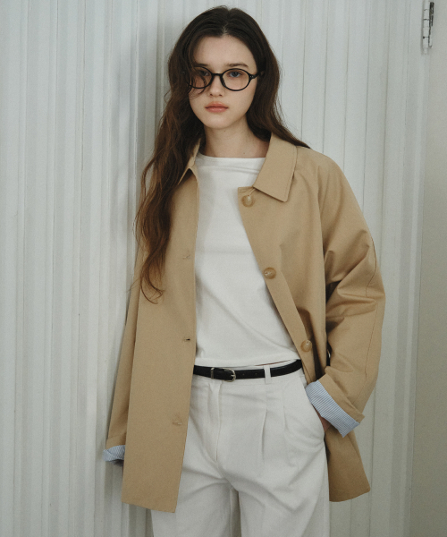 WEDNESDAYOASISFORWOMEN（ウェンズデー オアシス フォー ウーマン）の「[アトリエエディション] ハーフコットントレンチコート_BEIGE(W26OT02)（その他アウター・レディース・ベージュ・SMALL/MEDIUM）」の2枚目の写真