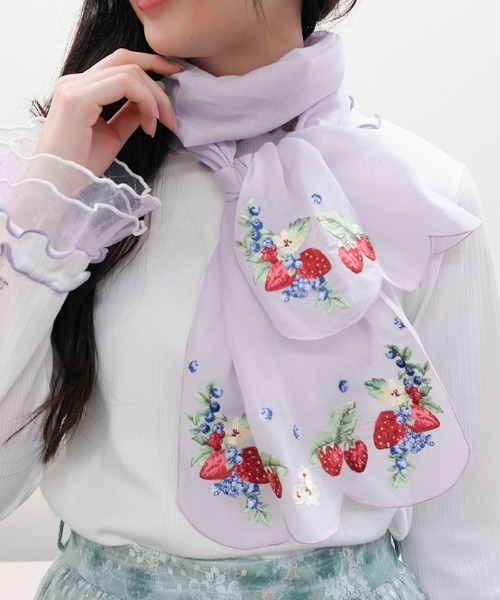 axes femme（アクシーズファム）の「フルーツ刺繍ストール（マフラー・レディース・イエロー/ラベンダー・FREE）」の2枚目の写真