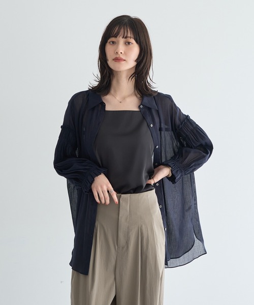 Editt by YECCA VECCA（エディットバイイェッカヴェッカ）の「【尾崎紗代子さん着用】綿麻シアーボリュームギャザーシャツ（シャツ/ブラウス・レディース・オフホワイト/ネイビー/オレンジ・FREE）」の3枚目の写真
