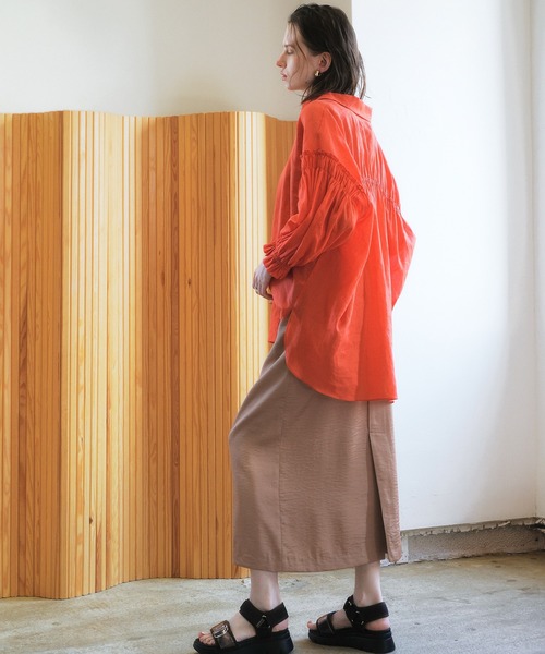 Editt by YECCA VECCA（エディットバイイェッカヴェッカ）の「【尾崎紗代子さん着用】綿麻シアーボリュームギャザーシャツ（シャツ/ブラウス・レディース・オフホワイト/ネイビー/オレンジ・FREE）」の5枚目の写真