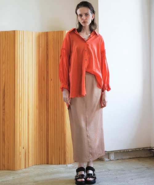 Editt by YECCA VECCA（エディットバイイェッカヴェッカ）の「【尾崎紗代子さん着用】綿麻シアーボリュームギャザーシャツ（シャツ/ブラウス・レディース・オフホワイト/ネイビー/オレンジ・FREE）」の12枚目の写真