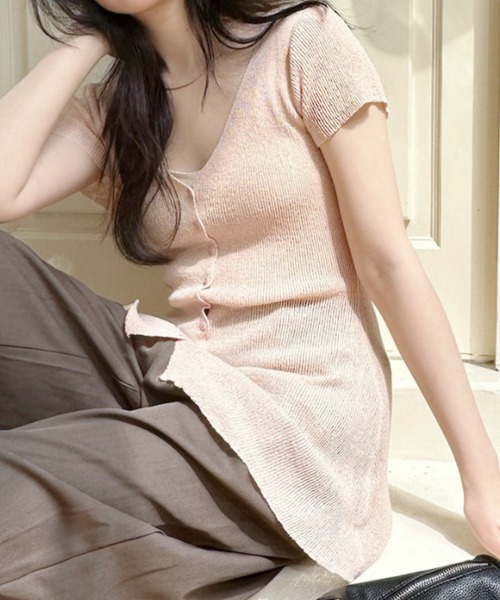 Ada.（エイダ）の「Vネック コンパクト フロントボタン フレア ニット トップス（ニット/セーター・レディース・ブラック/ピンク/ホワイト・FREE）」の6枚目の写真