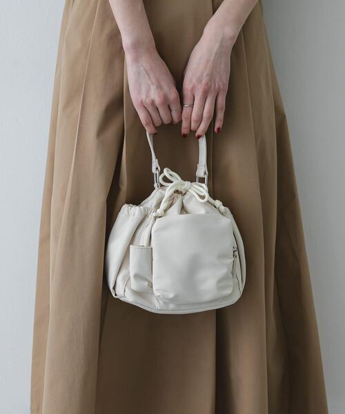 SENSE OF PLACE by URBAN RESEARCH（センスオブプレイスバイアーバンリサーチ）の「『撥水』ポケットデザインナイロンバッグ（ハンドバッグ・レディース・ブラウン/ブラック/アイボリー・ONE）」の2枚目の写真