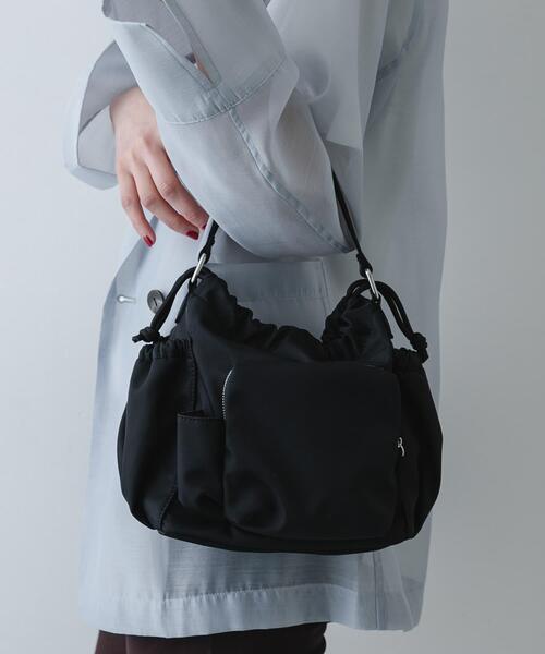 SENSE OF PLACE by URBAN RESEARCH（センスオブプレイスバイアーバンリサーチ）の「『撥水』ポケットデザインナイロンバッグ（ハンドバッグ・レディース・ブラウン/ブラック/アイボリー・ONE）」の4枚目の写真