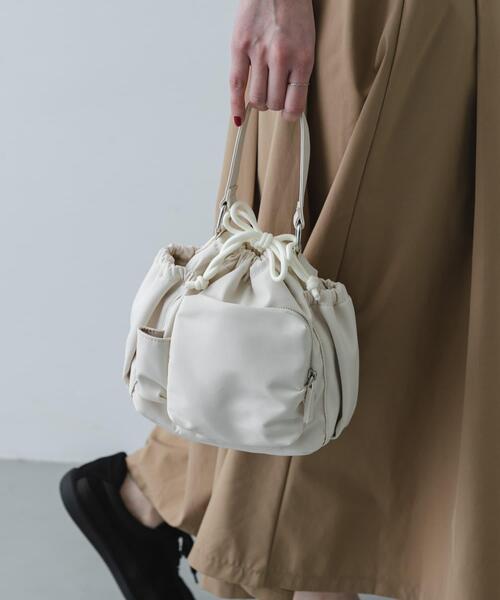 SENSE OF PLACE by URBAN RESEARCH（センスオブプレイスバイアーバンリサーチ）の「『撥水』ポケットデザインナイロンバッグ（ハンドバッグ・レディース・ブラウン/ブラック/アイボリー・ONE）」の17枚目の写真