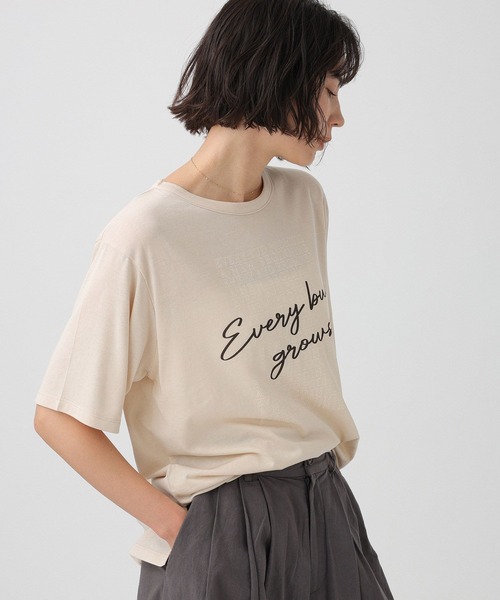 +81BRANCA(ハチイチブランカ)の「【81BRANCA】<別注>ロゴシアーカットソー(Tシャツ/カットソー・レディース・ライトベージュ/ライトグレー・フリー)」の2枚目の写真