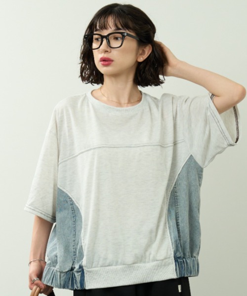 A.D.C.L.(エーディーシーエル)の「デニム切替 配色ステッチ 半袖 プルオーバー(Tシャツ/カットソー・レディース・サックスブルー/ブラック・M/L)」の1枚目の写真