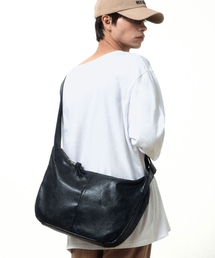 MAISON MINED（メゾンミネド）の「LEATHER HOBO BAG BLACK（メッセンジャーバッグ）」