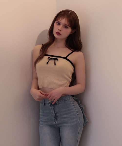 M DOLLY(エムドリー)の「Bicolor ribbon ellis knit camisole / バイカラーエリスリボンニットキャミソール(キャミソール・レディース・ホワイト/ベージュ/ブラック・FREE)」の3枚目の写真