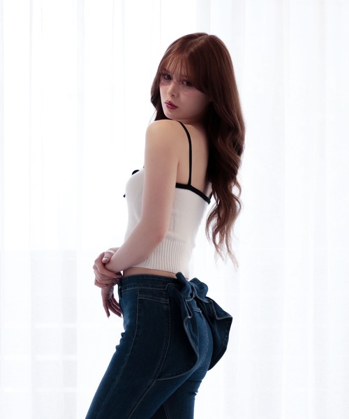 M DOLLY(エムドリー)の「Bicolor ribbon ellis knit camisole / バイカラーエリスリボンニットキャミソール(キャミソール・レディース・ホワイト/ベージュ/ブラック・FREE)」の9枚目の写真