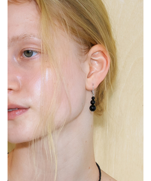 LOVE ME MONSTER(ラブミーモンスター)の「3 Gems Hook Earrings_2COL (L261MER050)(ピアス(両耳用)・レディース・ホワイト/ブラック・FREE)」の7枚目の写真